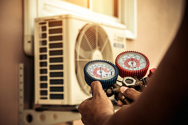 Professional Hvac technician working in Hebron, KY